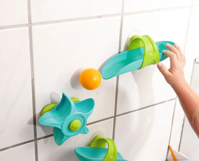 Divertimento in bagno con scivolo a sfera - Cascata