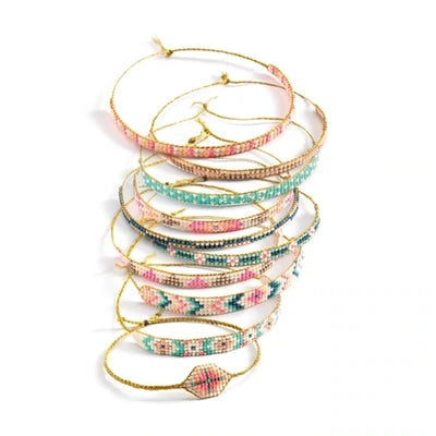 Bracelets et métier à tisser