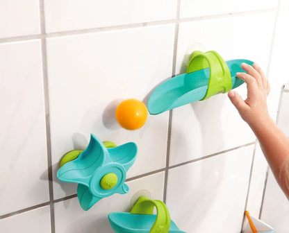 Divertimento in bagno con scivolo a sfera - Cascata