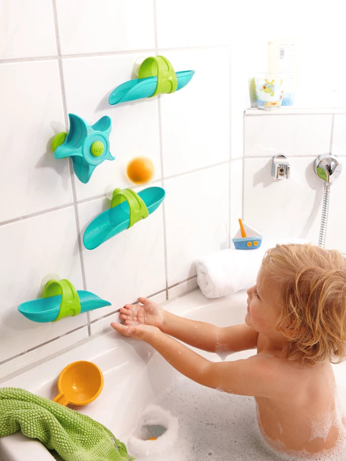 Divertimento in bagno con scivolo a sfera - Cascata