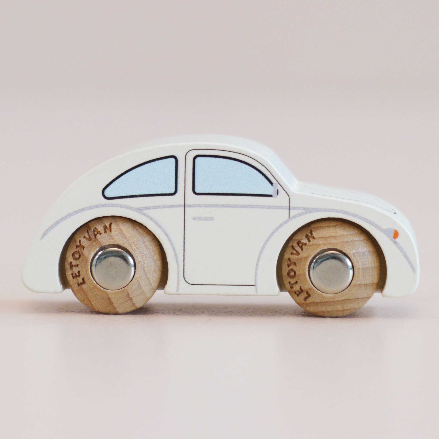 Betty – La Voiture en Bois Vintage